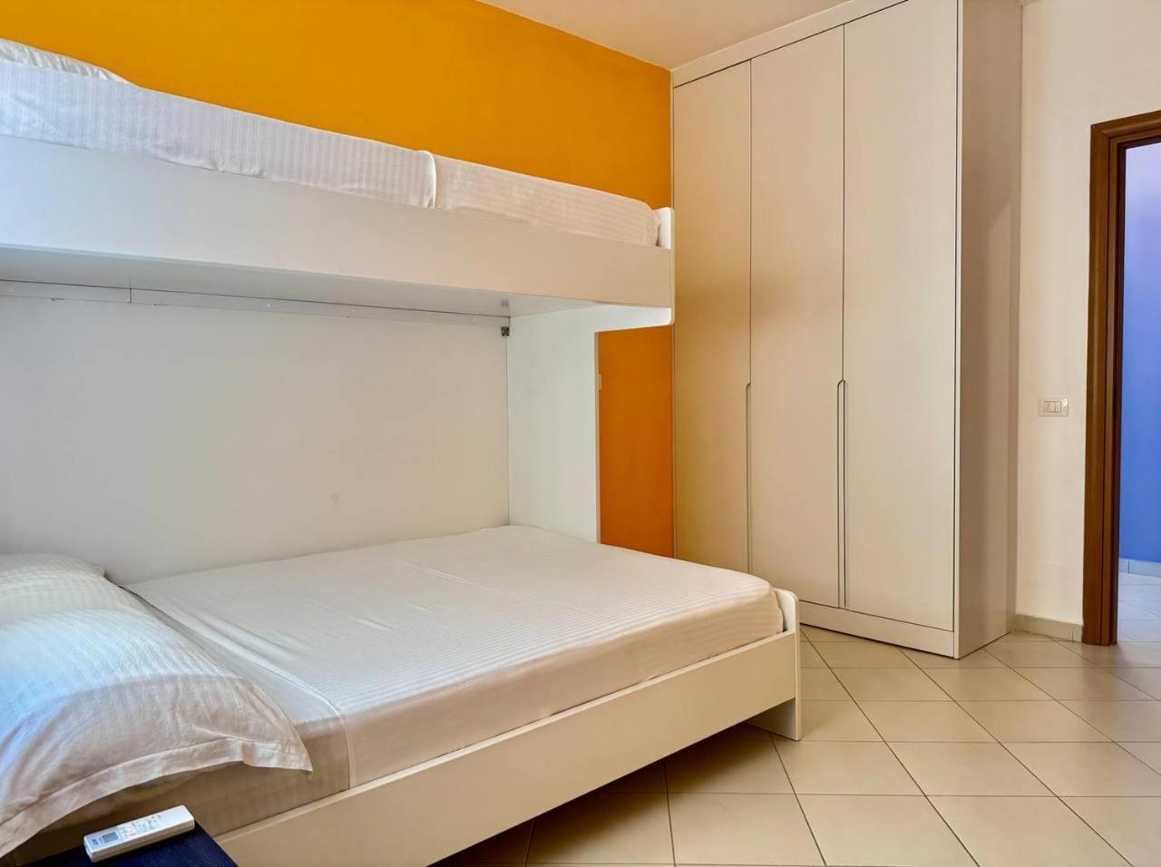 Colorful Sea View Apartment ساراندا المظهر الخارجي الصورة