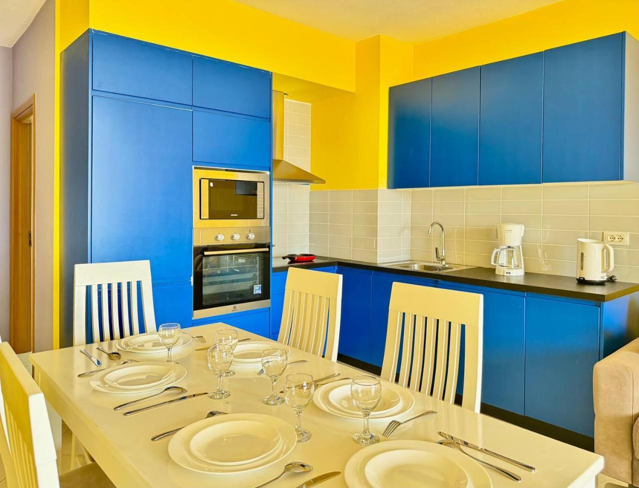 Colorful Sea View Apartment ساراندا المظهر الخارجي الصورة