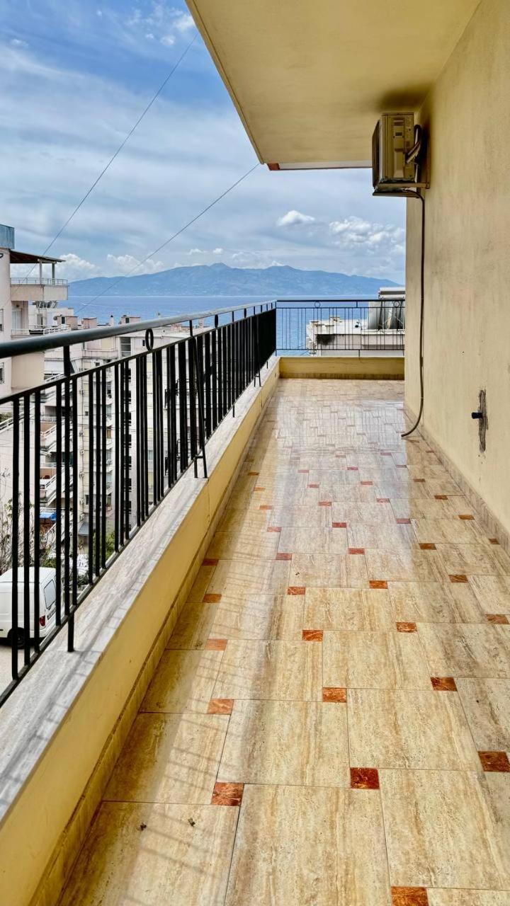 Colorful Sea View Apartment ساراندا المظهر الخارجي الصورة