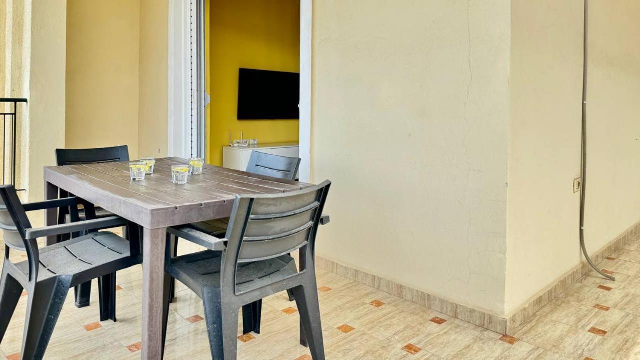 Colorful Sea View Apartment ساراندا المظهر الخارجي الصورة