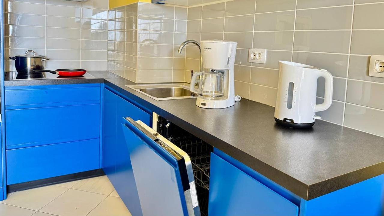 Colorful Sea View Apartment ساراندا المظهر الخارجي الصورة
