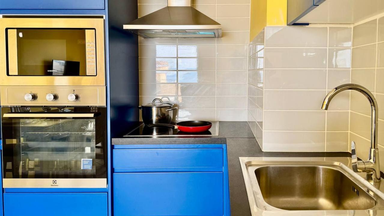 Colorful Sea View Apartment ساراندا المظهر الخارجي الصورة