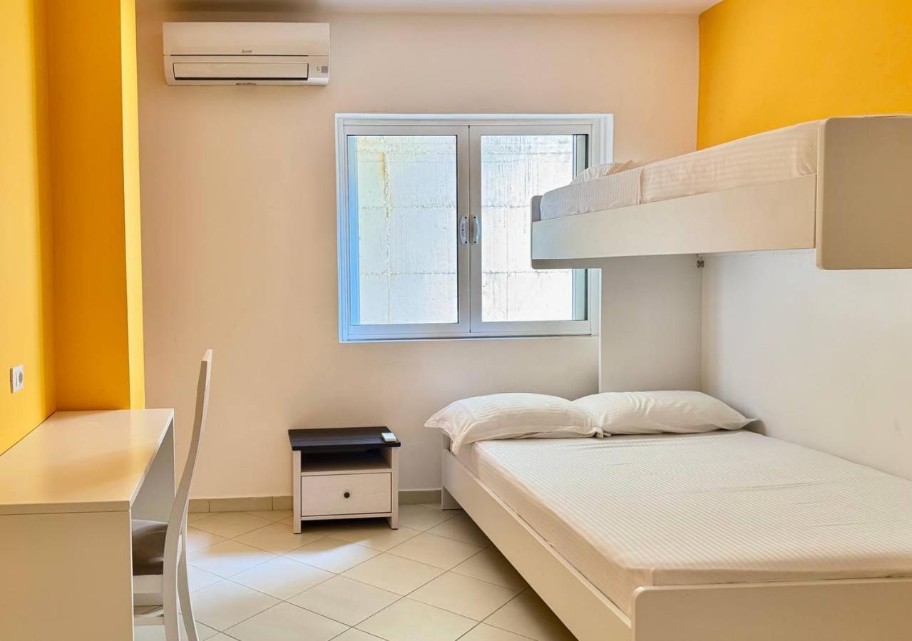 Colorful Sea View Apartment ساراندا المظهر الخارجي الصورة