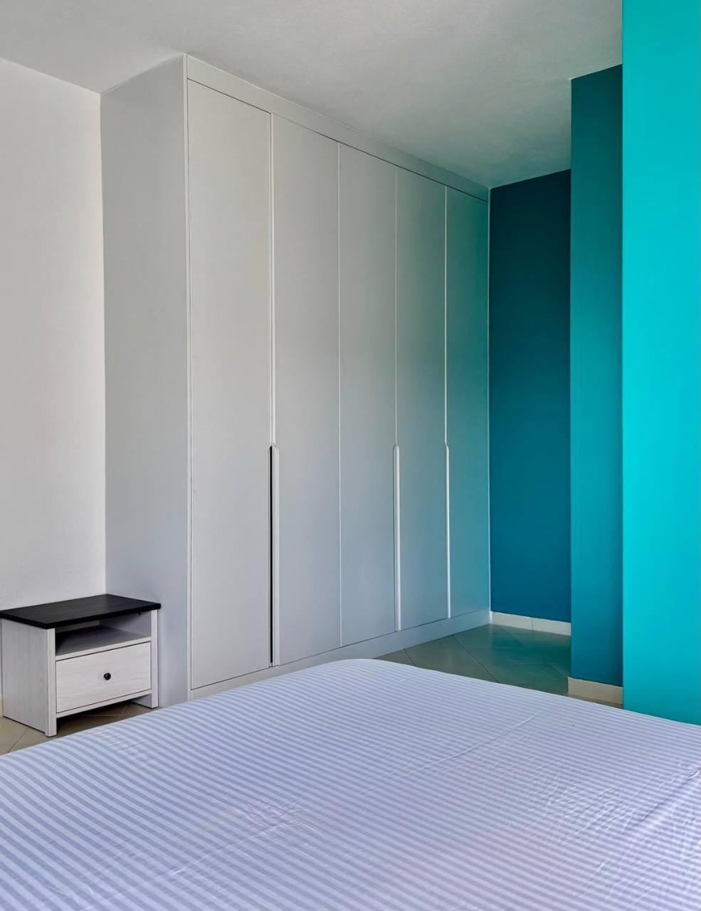 Colorful Sea View Apartment ساراندا المظهر الخارجي الصورة