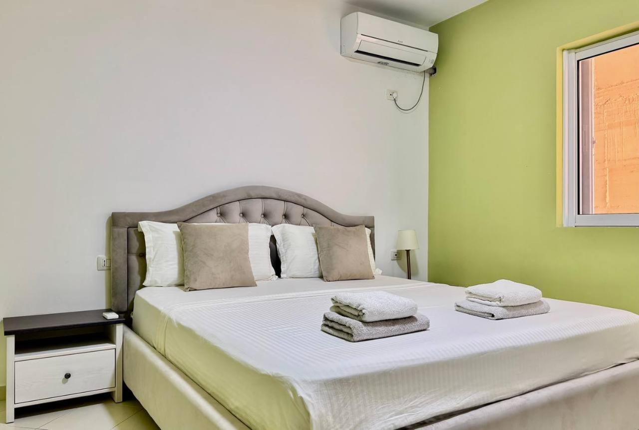 Colorful Sea View Apartment ساراندا المظهر الخارجي الصورة