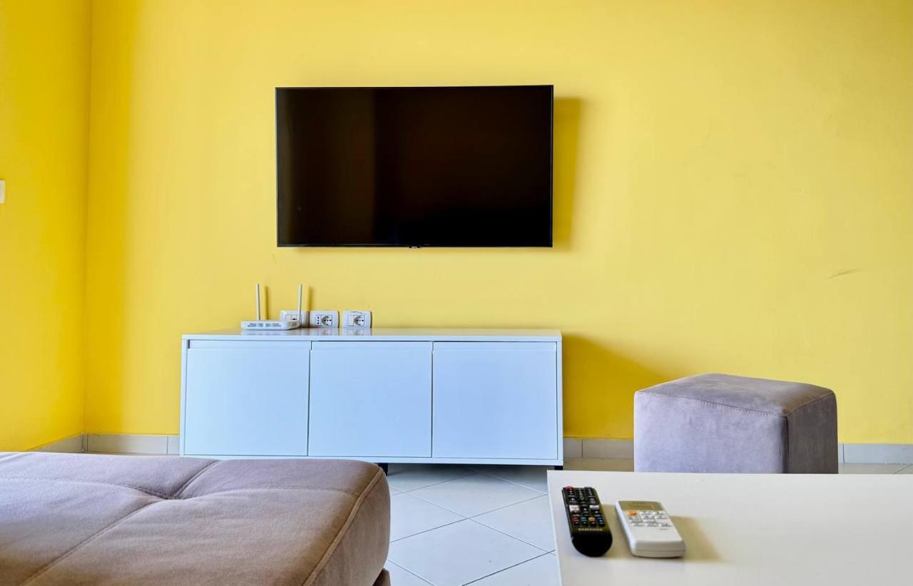 Colorful Sea View Apartment ساراندا المظهر الخارجي الصورة